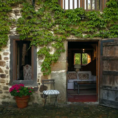 Gatehouse Of The Palacio De Hualle Near Comillas Ferienhaus Treceño