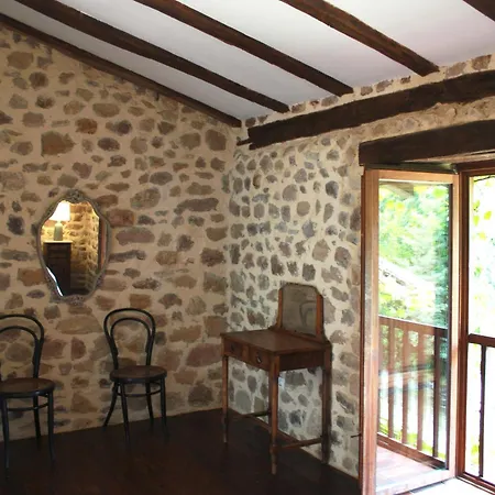 Gatehouse Of The Palacio De Hualle Near Comillas Дом отдыха Тресеньо