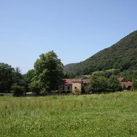 Gatehouse Of The Palacio De Hualle Near Comillas Тресеньо